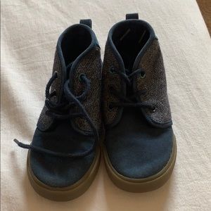 Toddler boy old navy shoes